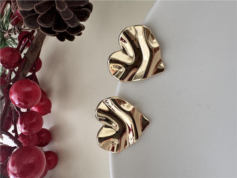 Gold Dalgalı Kalp Küpe