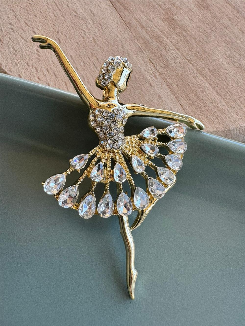 Gold Kristalli Balerin Broş