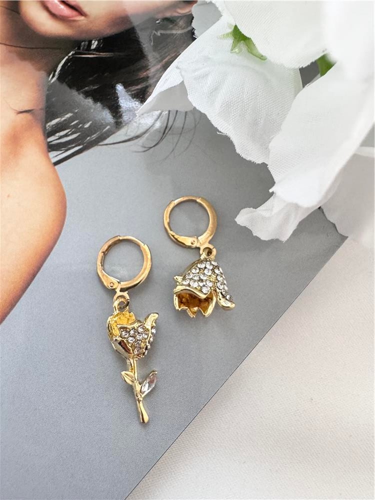 Gold Taşlı Asimetrik Lale Küpe