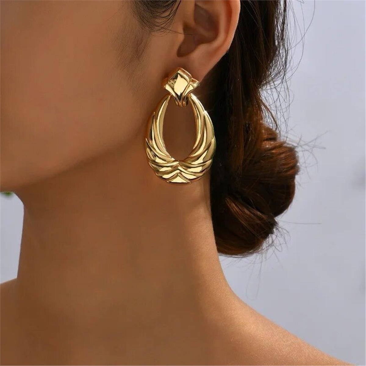 Gold Vintage Desenli Küpe