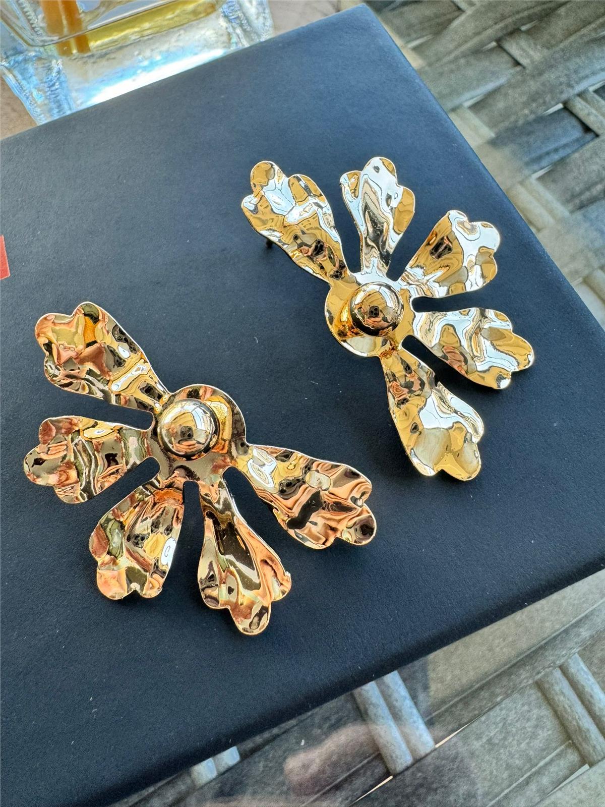 Gold Yarım Çiçek Küpe