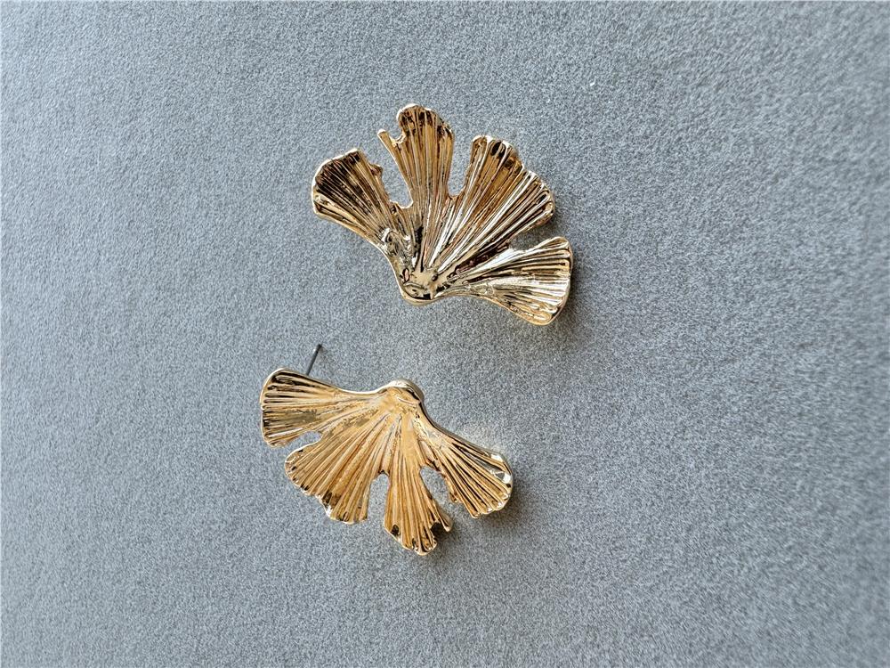 Gold Yarım Gingko Küpe