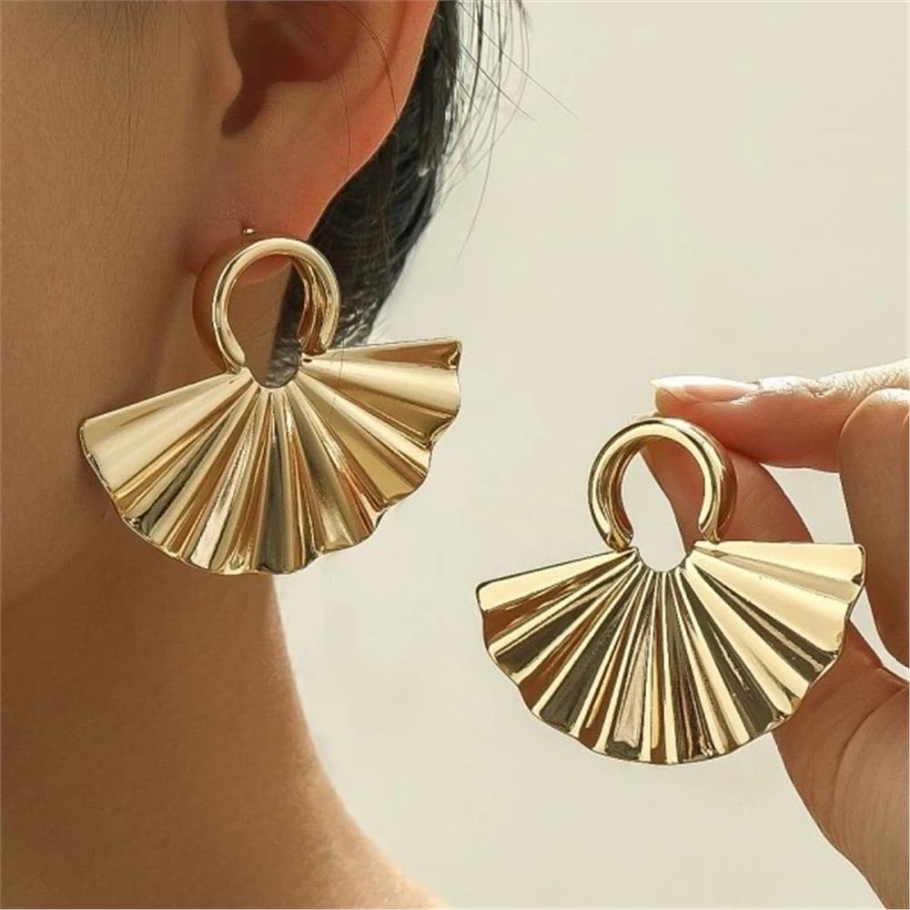 Gold Yelpaze Küpe
