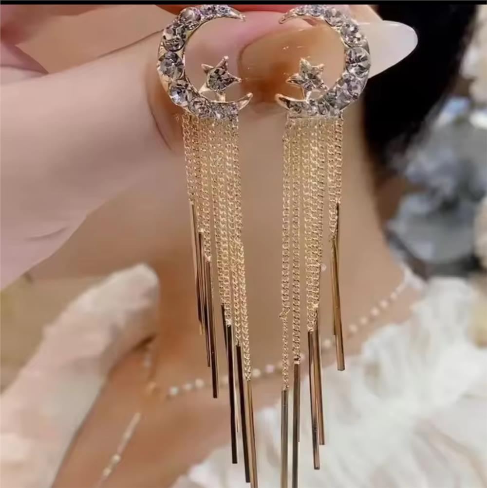 Gold Zincir Sallantılı Kristalli Ay Küpe
