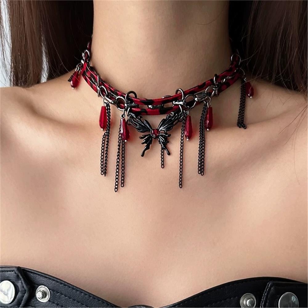 Gotik Tarz Kırmızı Leopar Desenli Siyah Kelebek ve Zincir Sallantılı Choker
