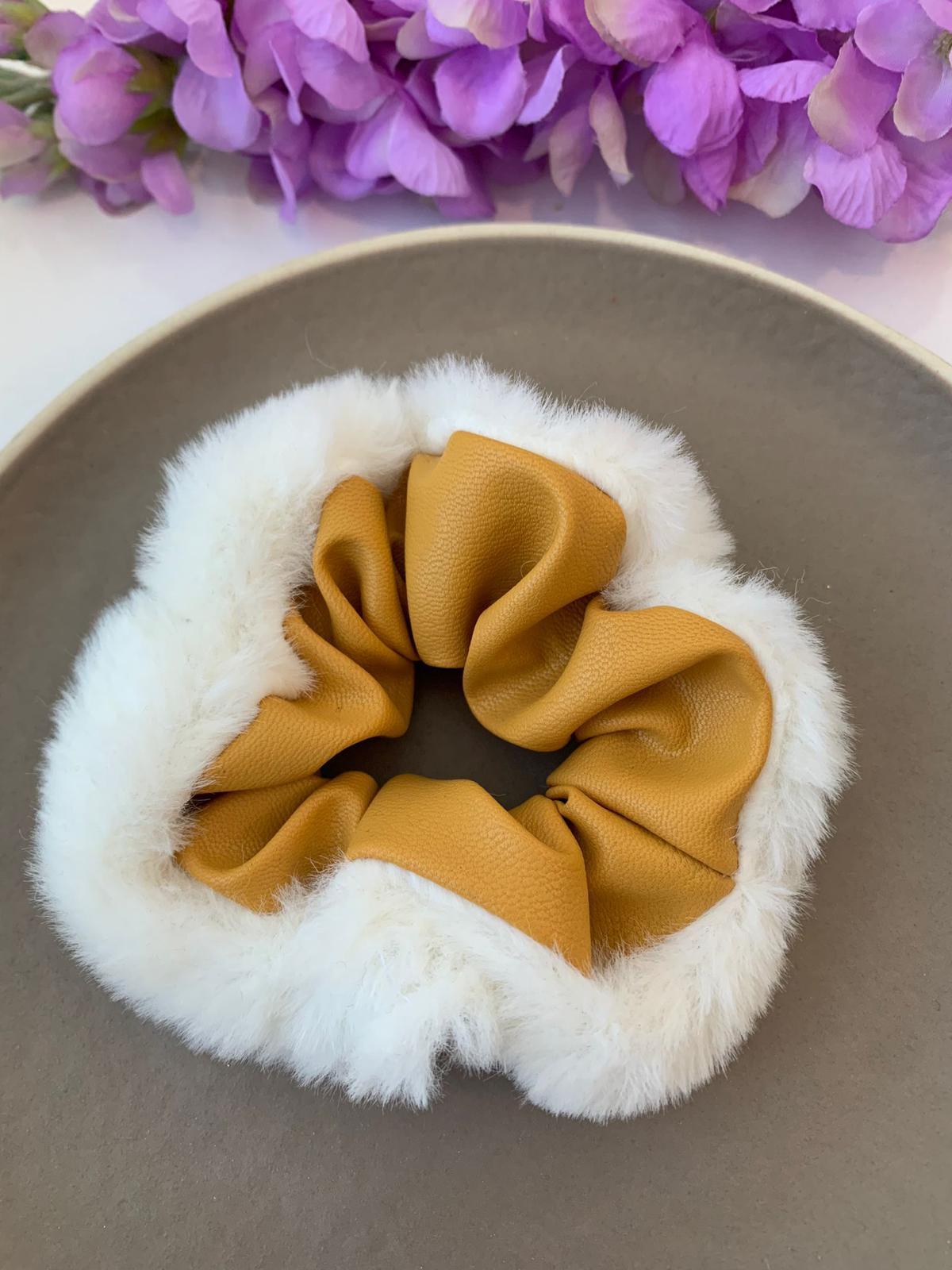 Hardal Sarı Peluş Kürklü Deri Lastik Toka