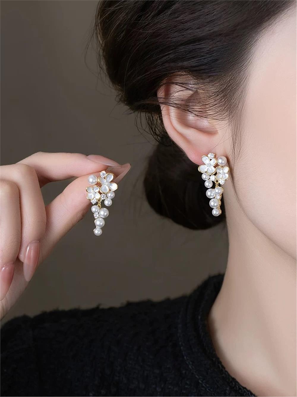 İncili Çiçekli Küpe