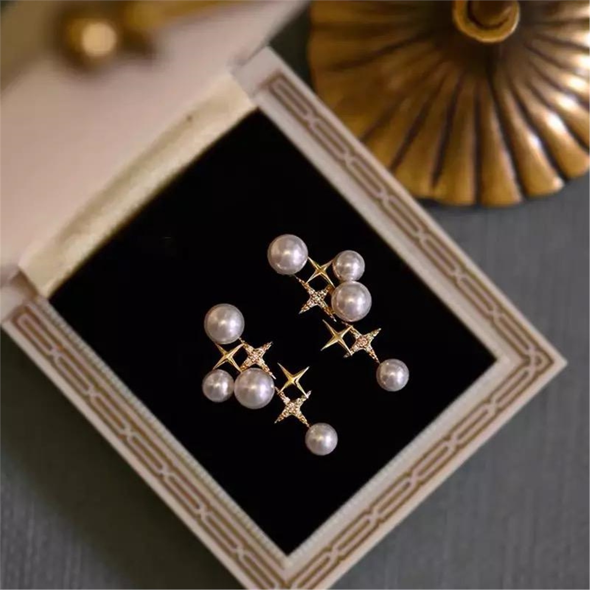 İncili Kristalli Küpe