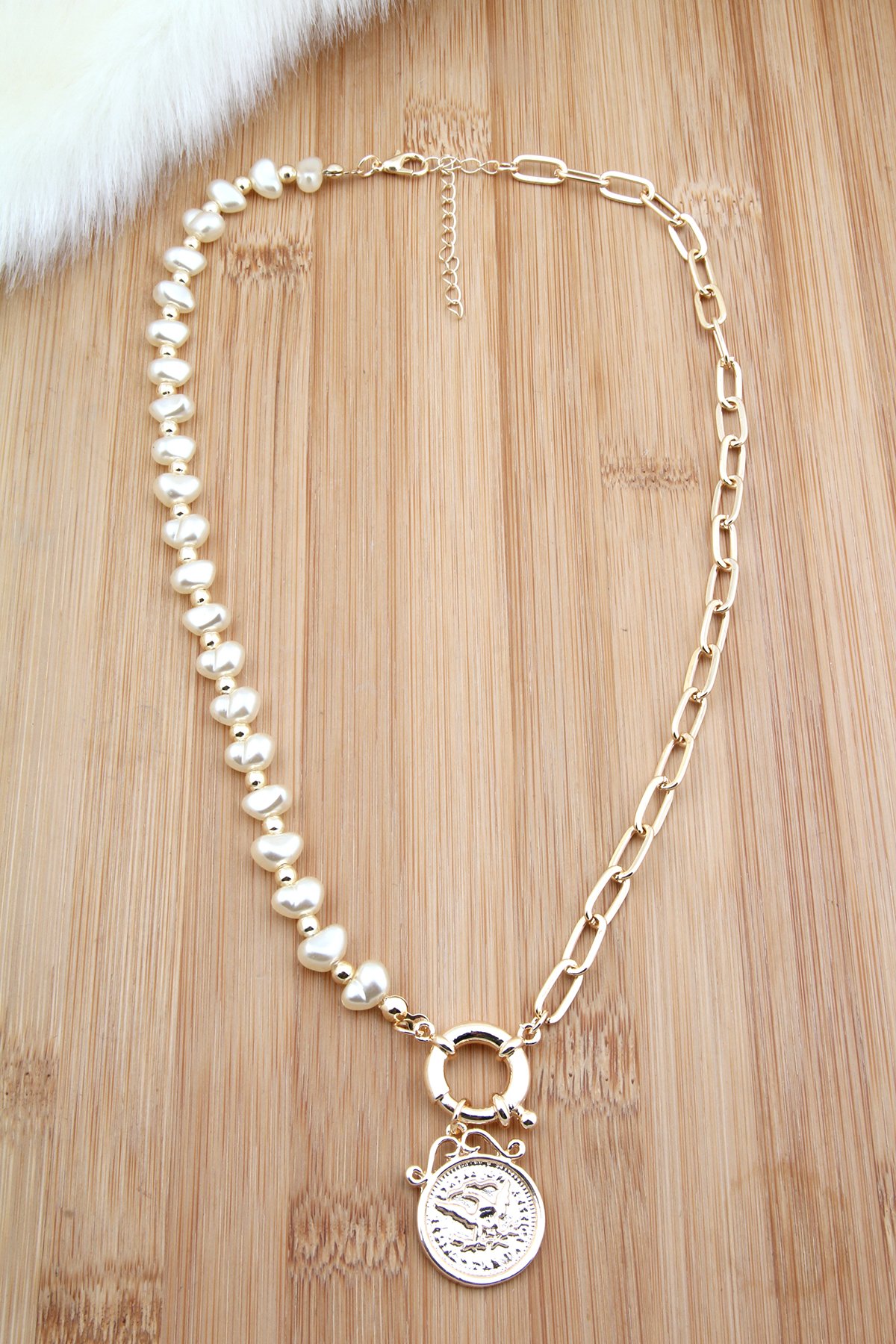 İncili Madalyon Kolye