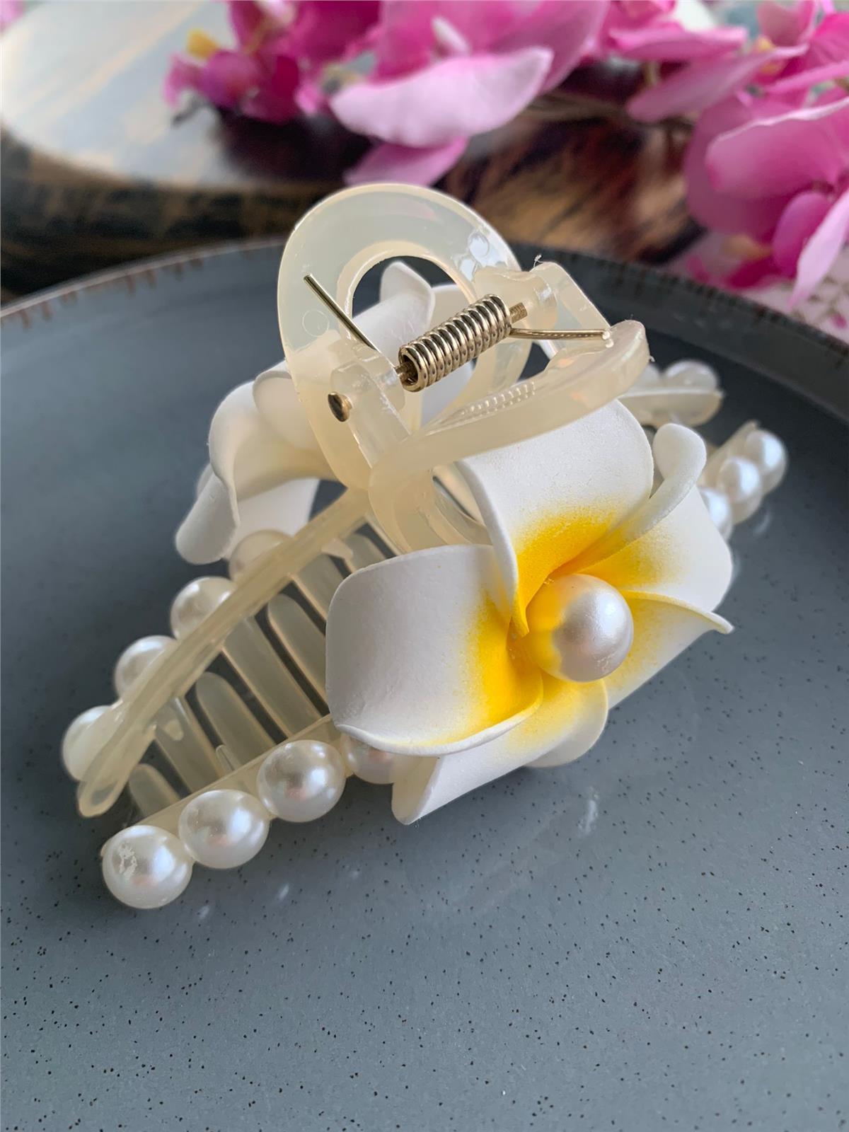 İncili Plumeria Çiçekli Büyük Mandal Toka