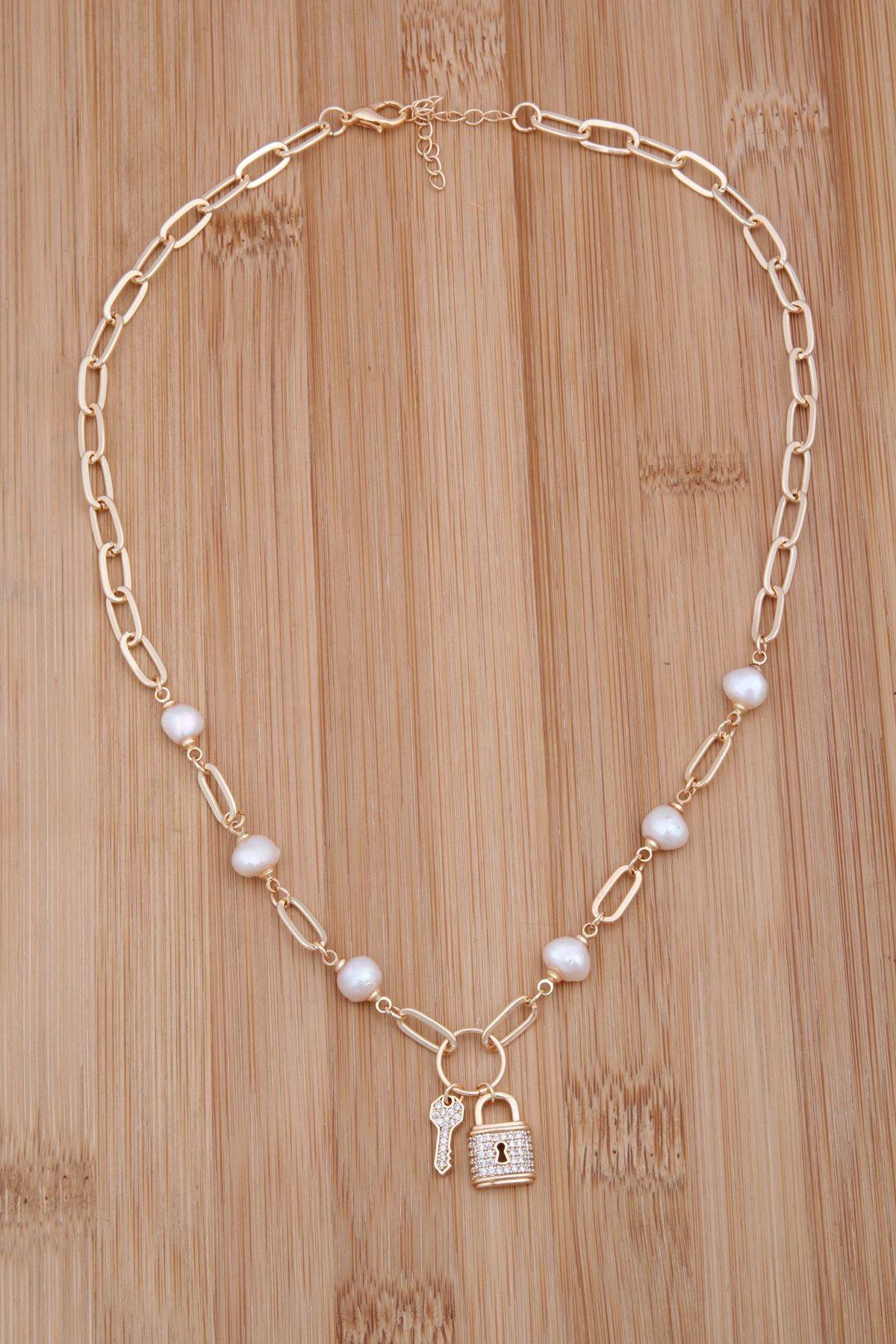 İncili Zirkon Taşlı Anahtar Kilit Kolye