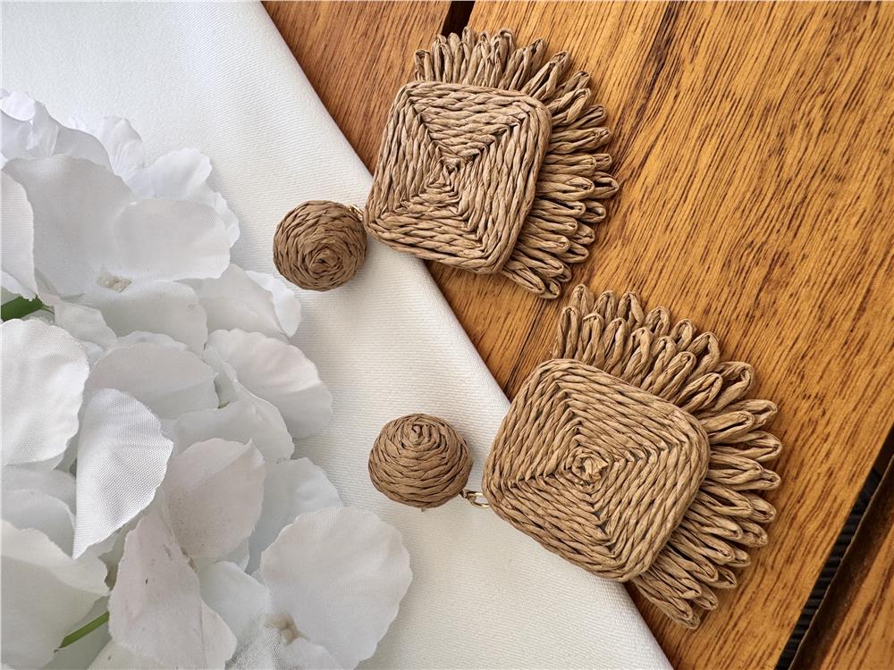 Kahve Hasır İp İşlemeli Hasır Küpe