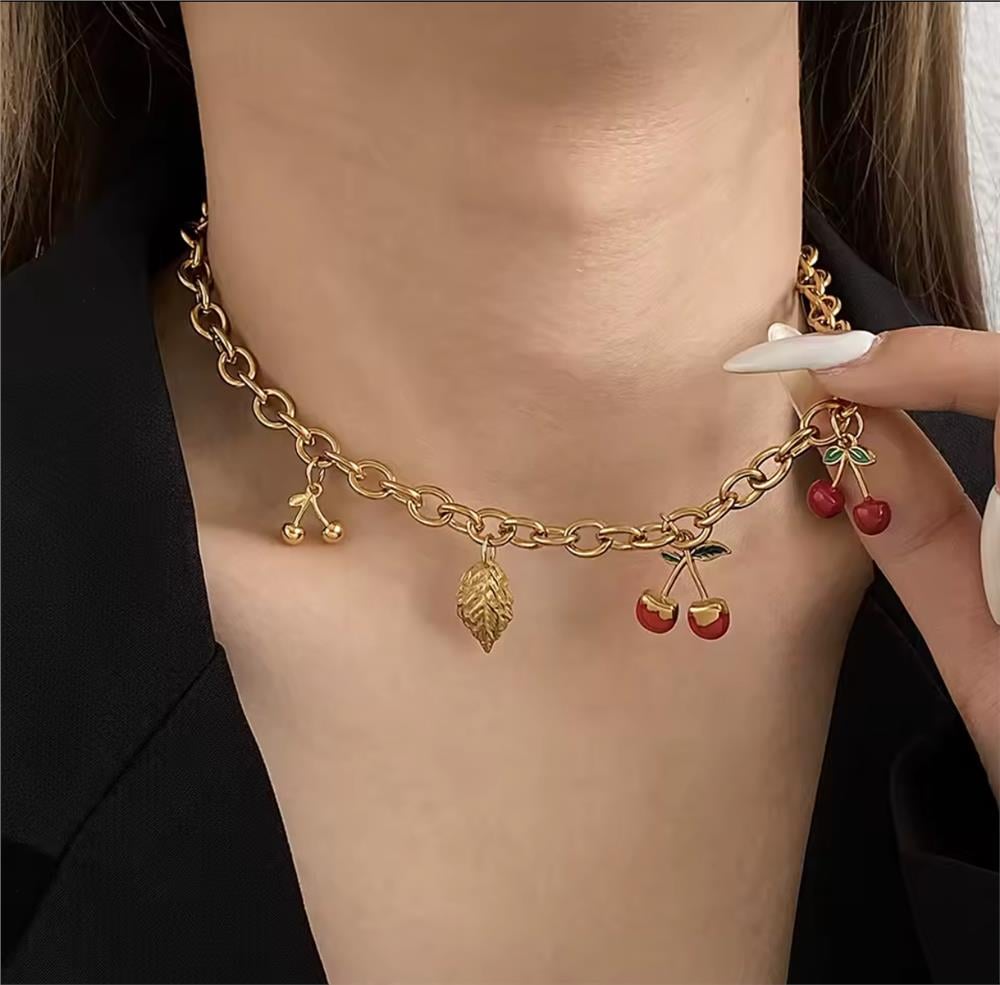 Kiraz Figürlü Charm Çelik Kolye