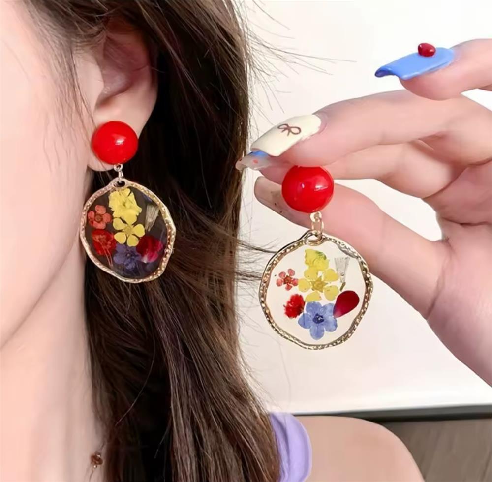 Kırmızı Canlı Çiçekli Küpe