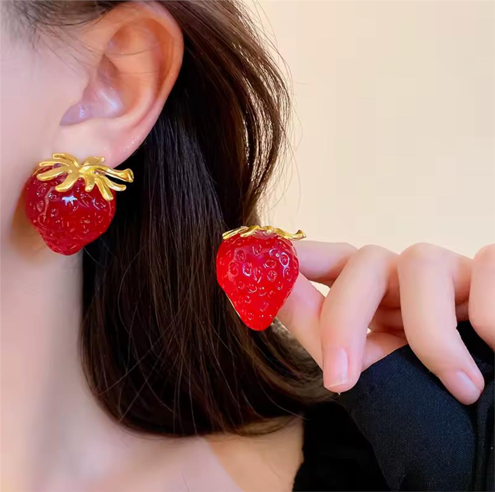 Kırmızı Çilek Çelik Küpe