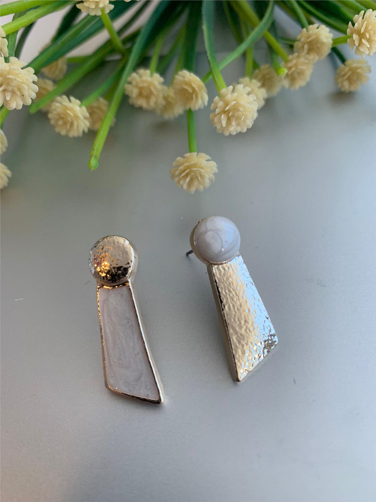 Krem Gold Asimetrik Küpe