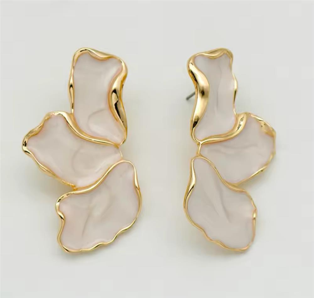 Krem Mineli Yaprak Küpe