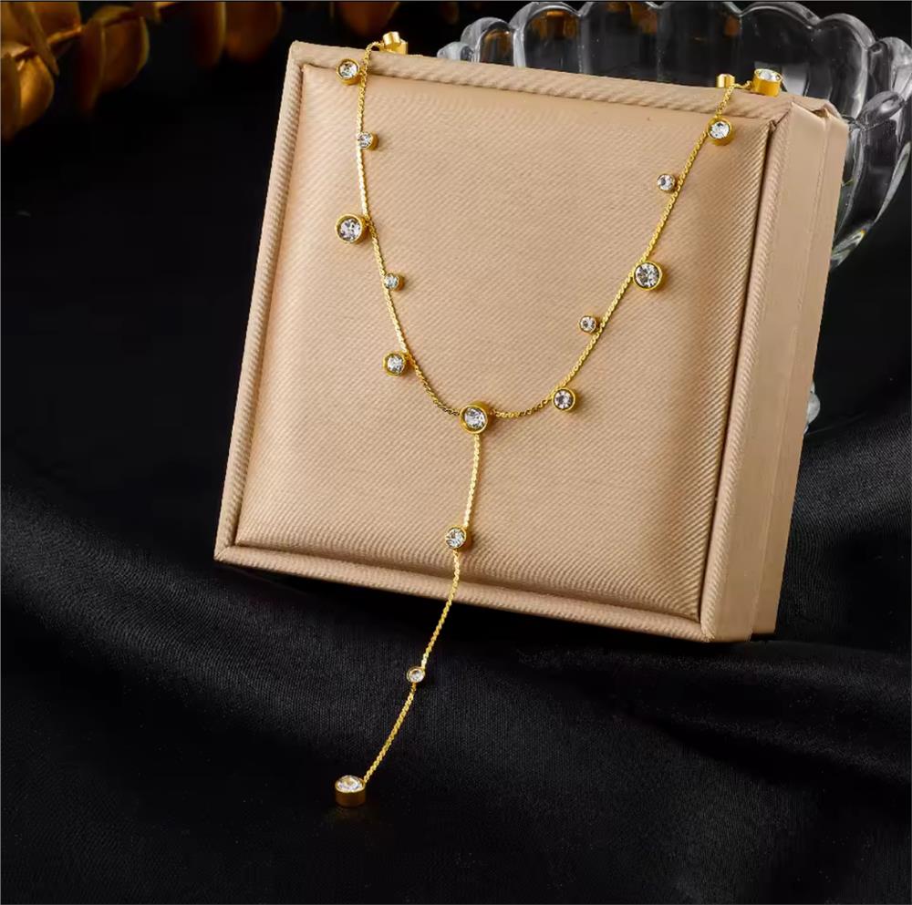 Krisral Taşlı Y Çelik Kolye