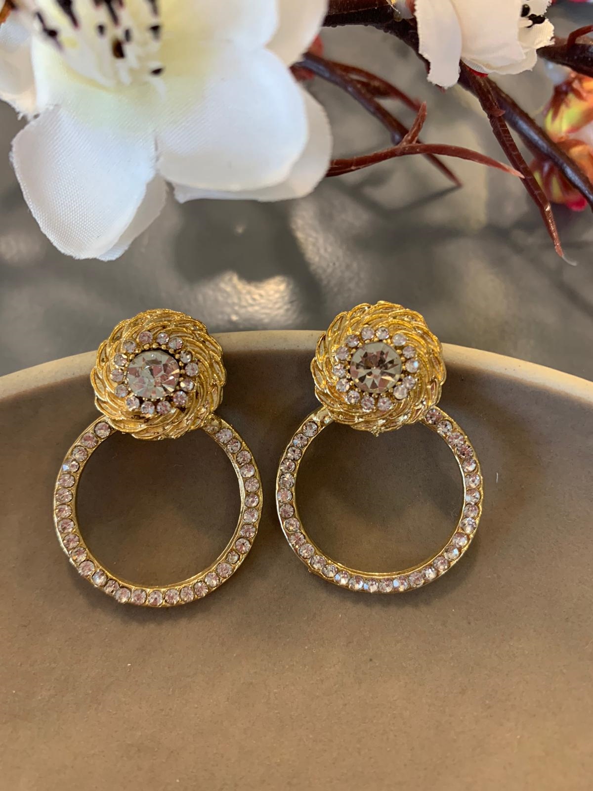 Kristal Halkalı Vintage Burgulu Küpe