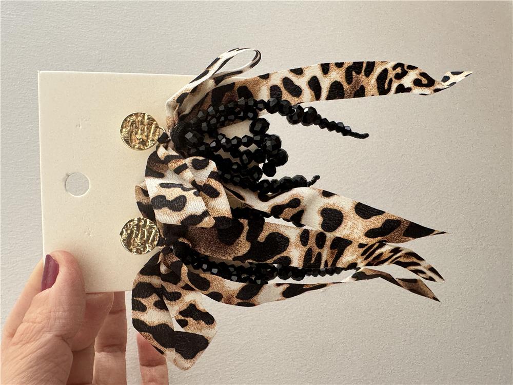 Leopar Fiyonklu Boncuklu Geniş Küpe