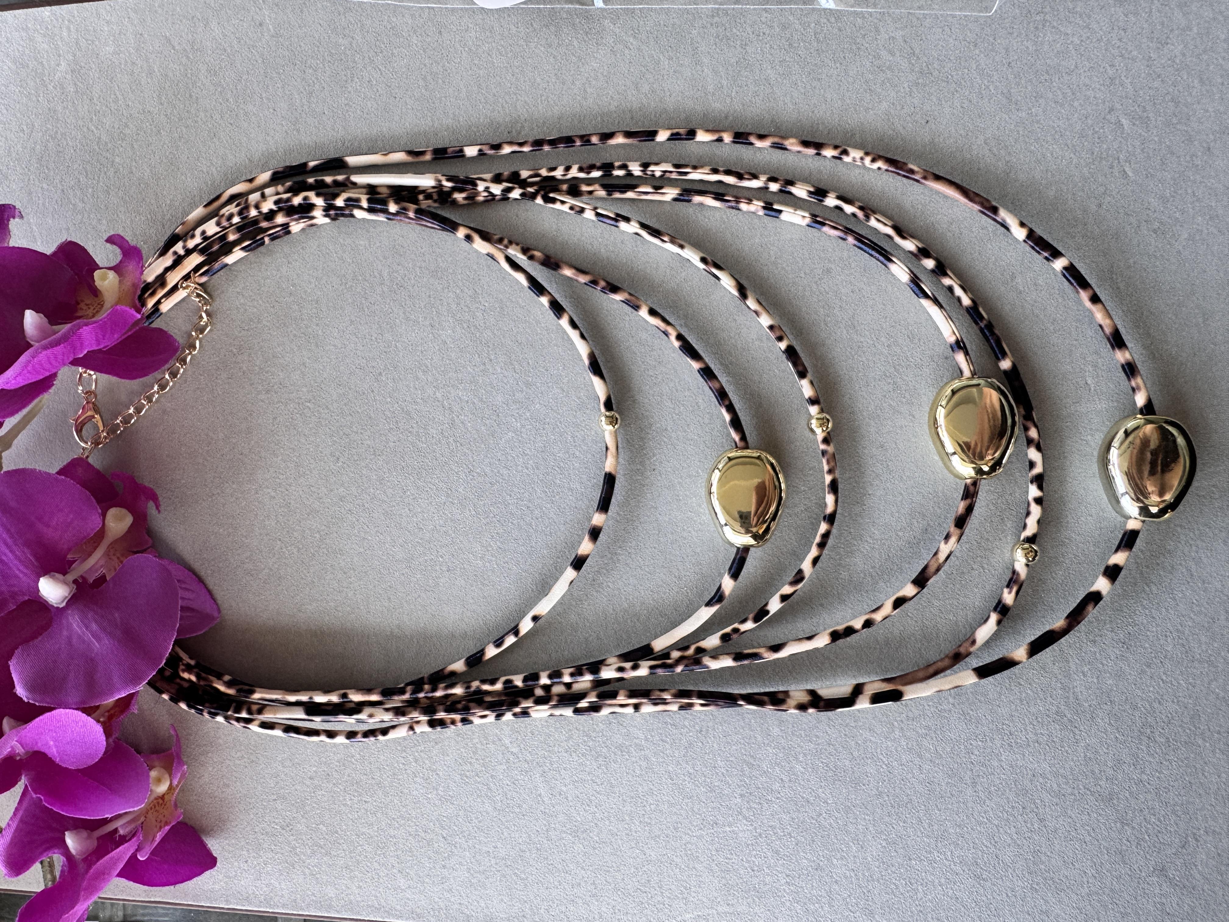 Leopar Kat Kat Sıralı Gold Kolye