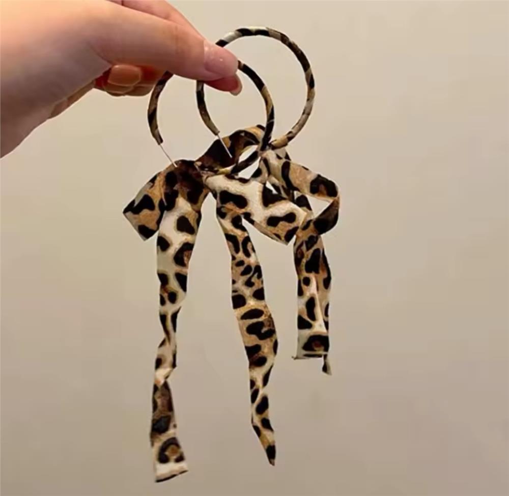 Leopar Kumaş Sallantılı Halka Küpe