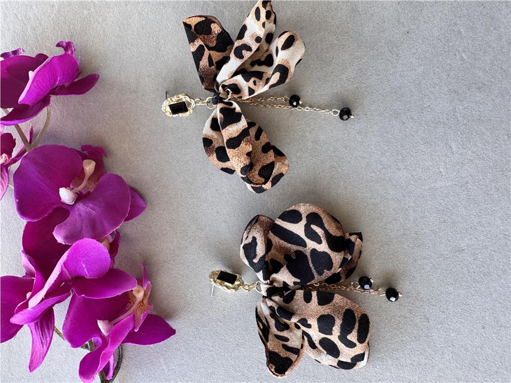 Leopar Sallantılı Kumaş Fiyonk Küpe