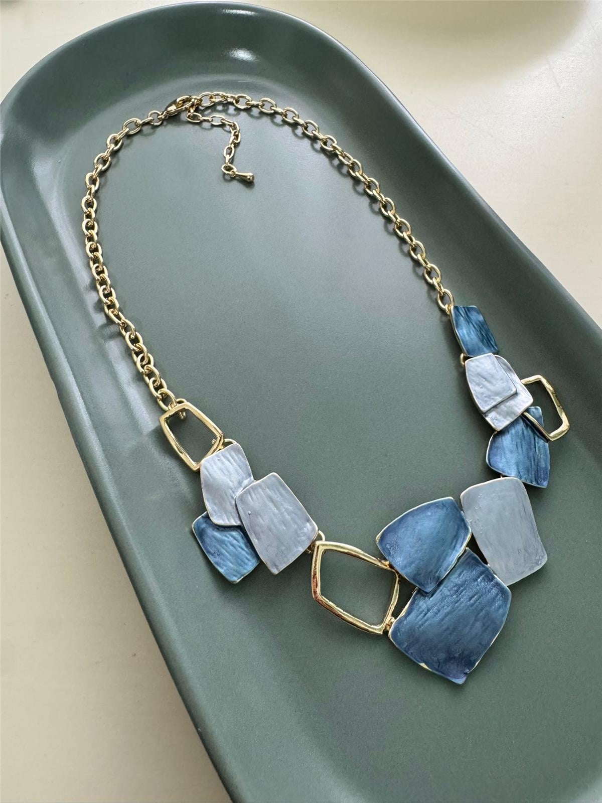 Mavi Tonlarında Geometrik Kolye