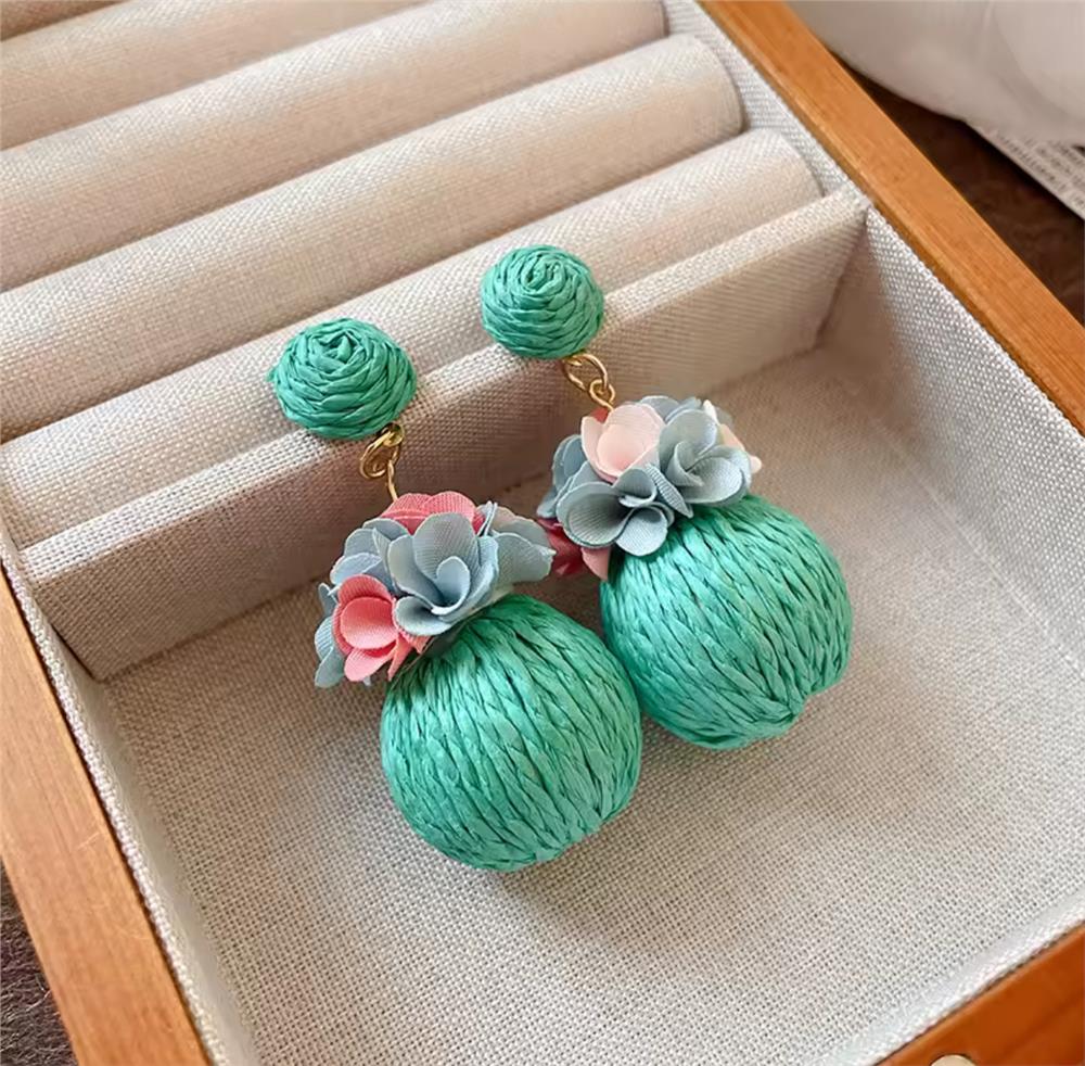 Min Yeşil Hasır Top Küpe