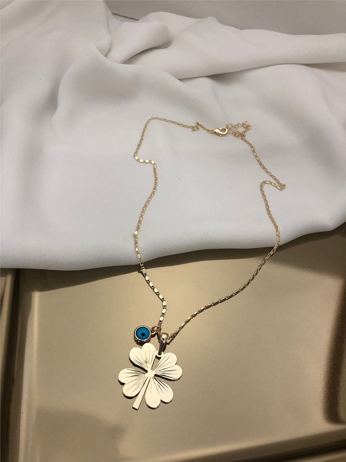 Nazar Boncuklu Yonca Figürlü Kolye