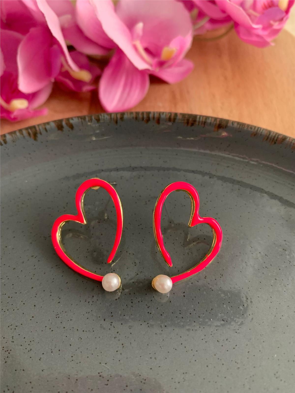 Neon Pembe İncili Kalp Küpe