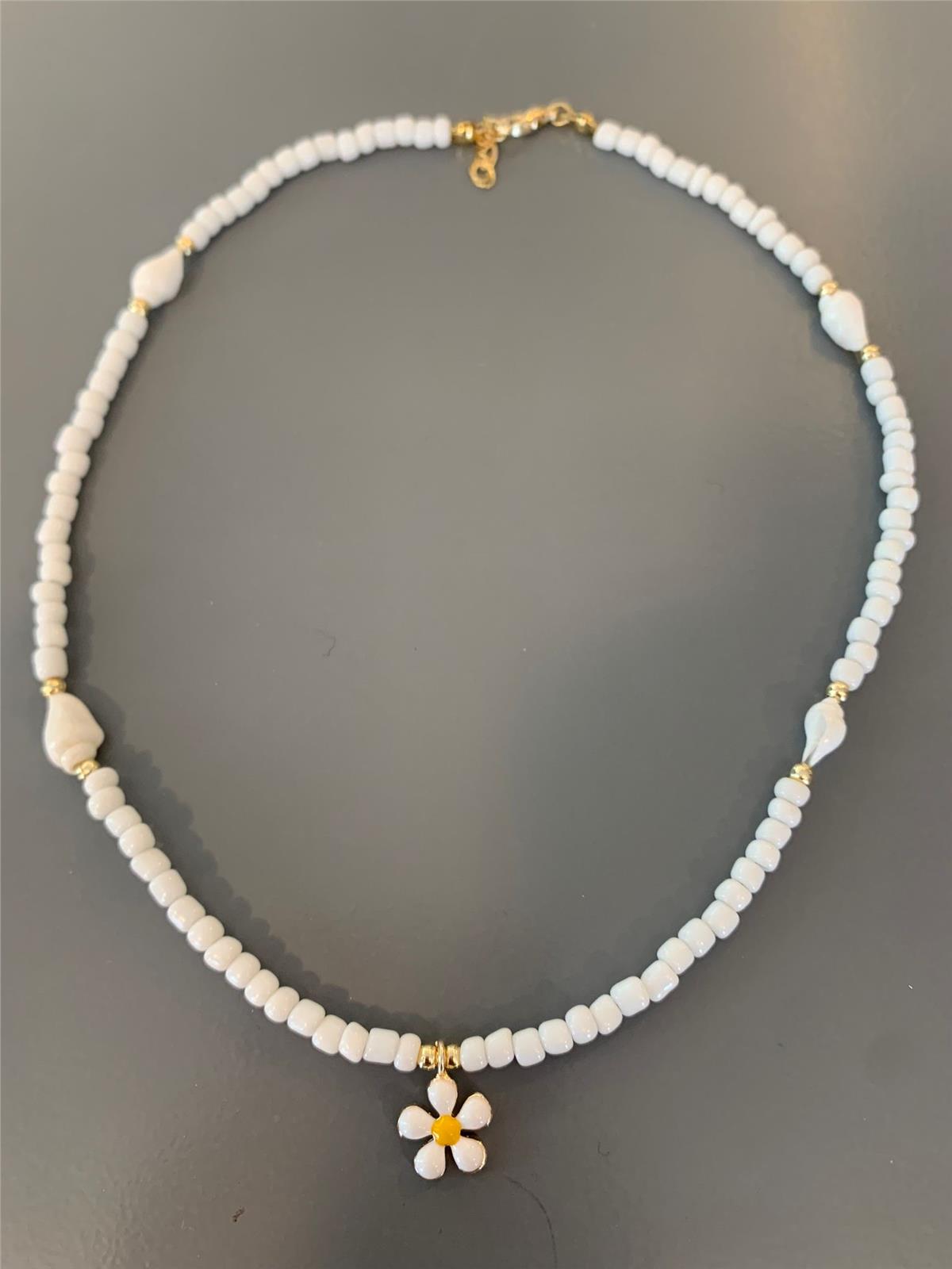 Papatya ve Deniz Kabuklu Boncuklu Kolye