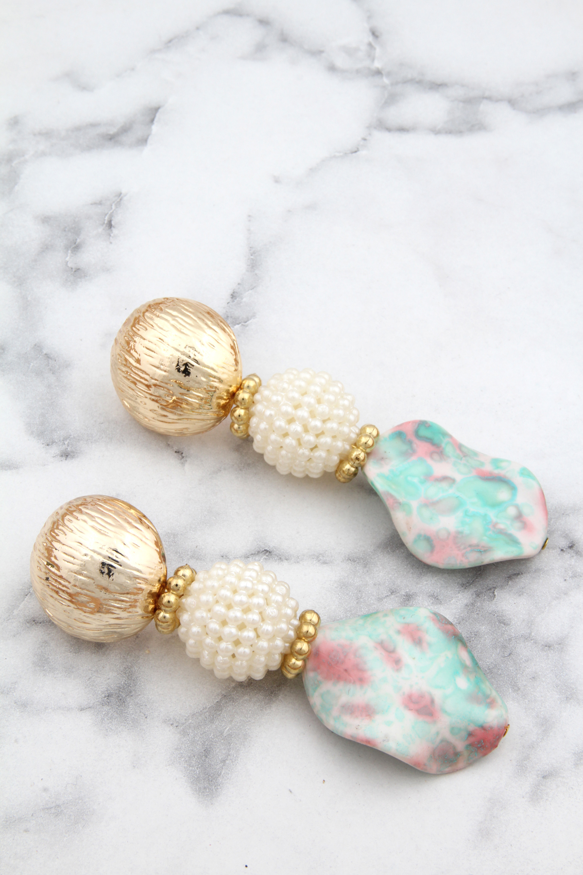 Pastel Boncuk ve İncili Gold Tasarım Küpe