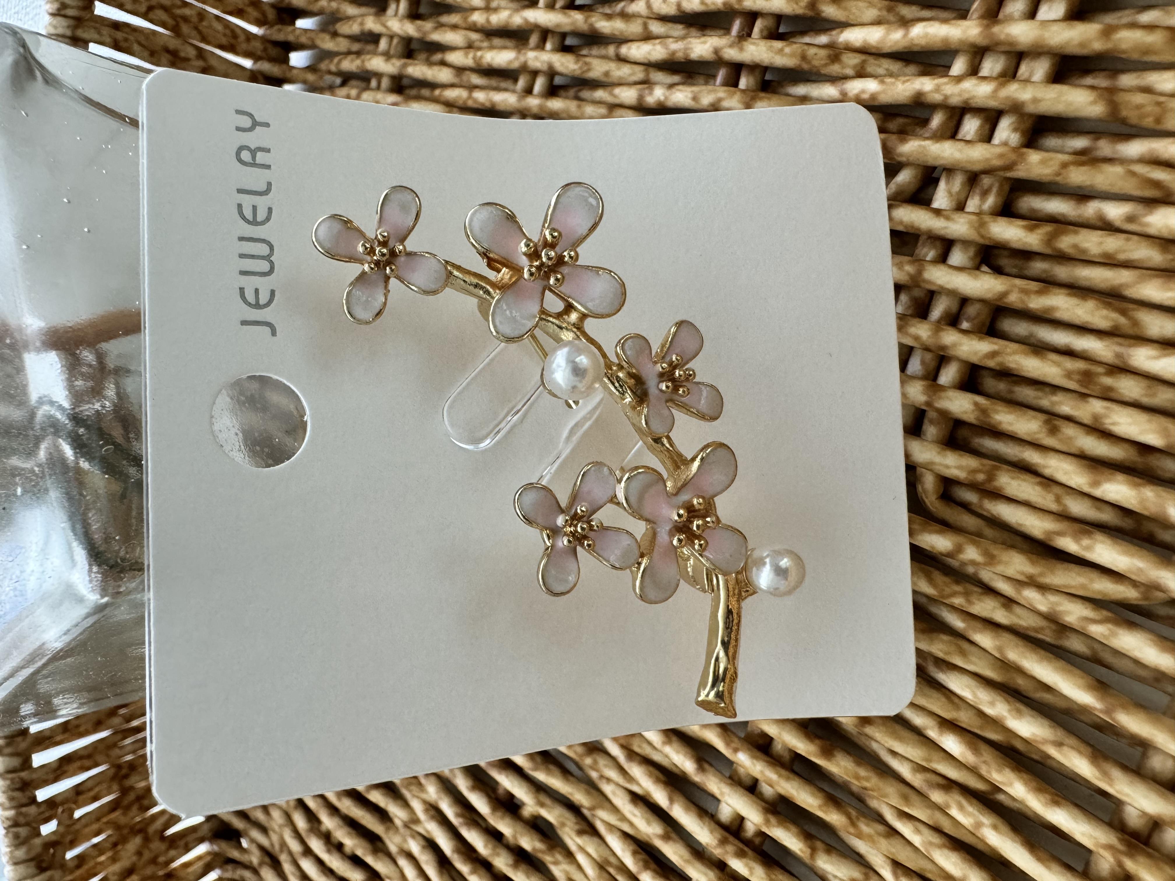 Pembe Beyaz Çiçekli Bahar Dalı Broş