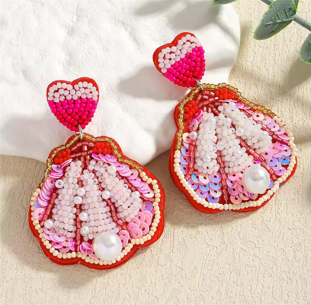 Pembe Boncuk İşlemeli Midye Küpe