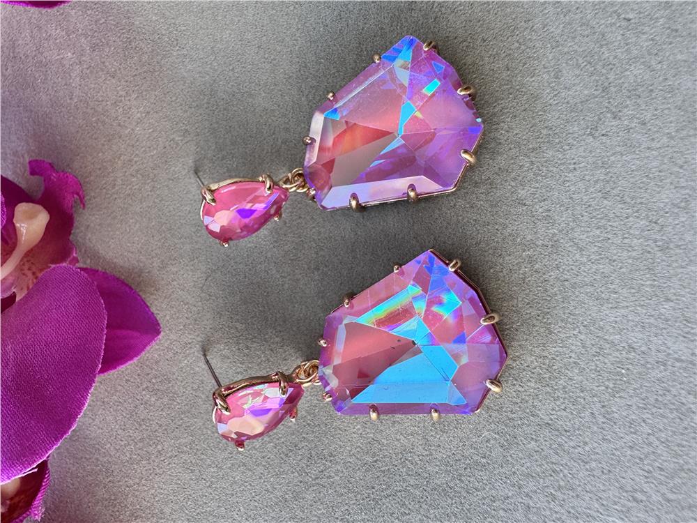 Pembe Cam Kristal Taşlı Küpe