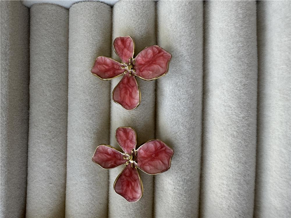 Pembe Çiçek Çelik Küpe