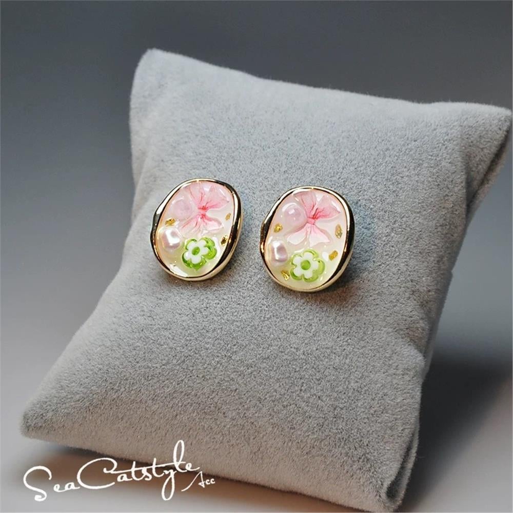 Pembe Çiçek Desenli Küpe