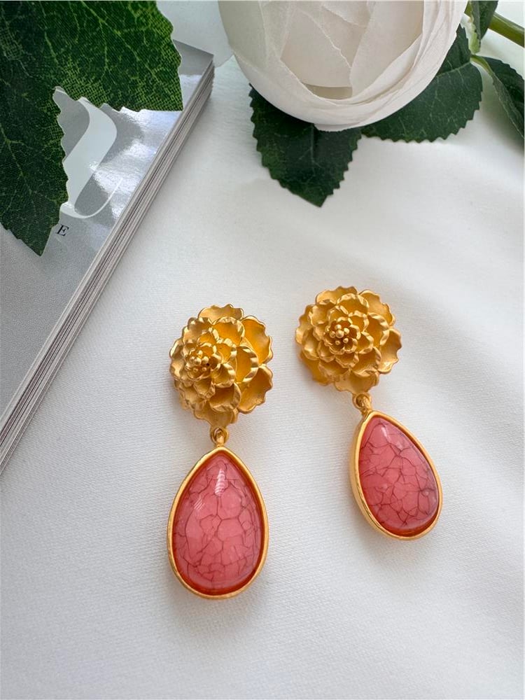Pembe Damla Taşlı Gold Çiçek Küpe