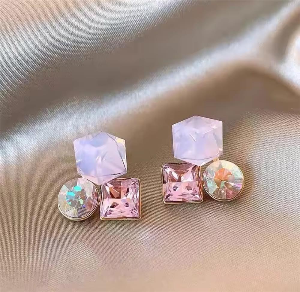 Pembe Küp Taşlı Küpe