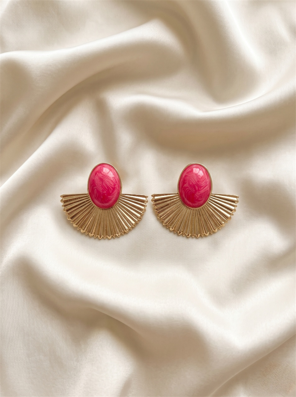 Pembe Oval Taşlı Altın Rengi Yelpaze Küpe