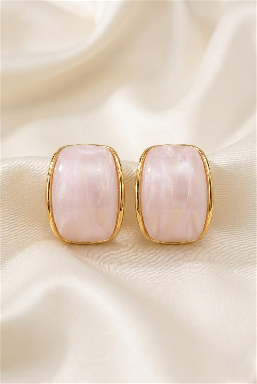 Pembe Sedef Görünümlü Gold Rengi Çerçeveli Dikdörtgen Küpe