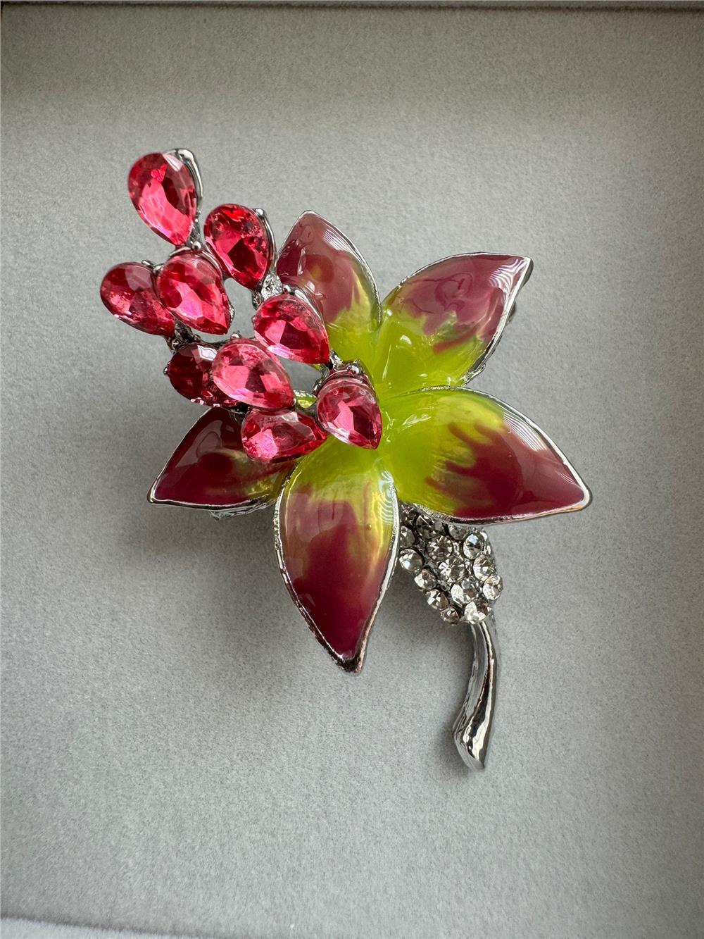 Pembe Zambak Lily Broş