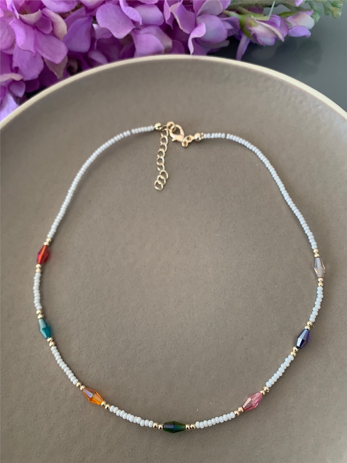 Renkli Kristalli Beyaz Boncuklu Kolye