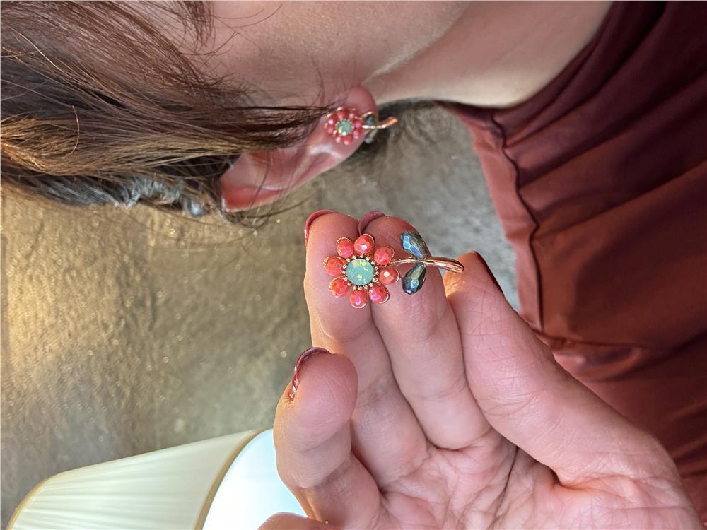 Renkli Taşlı Çiçek Küpe