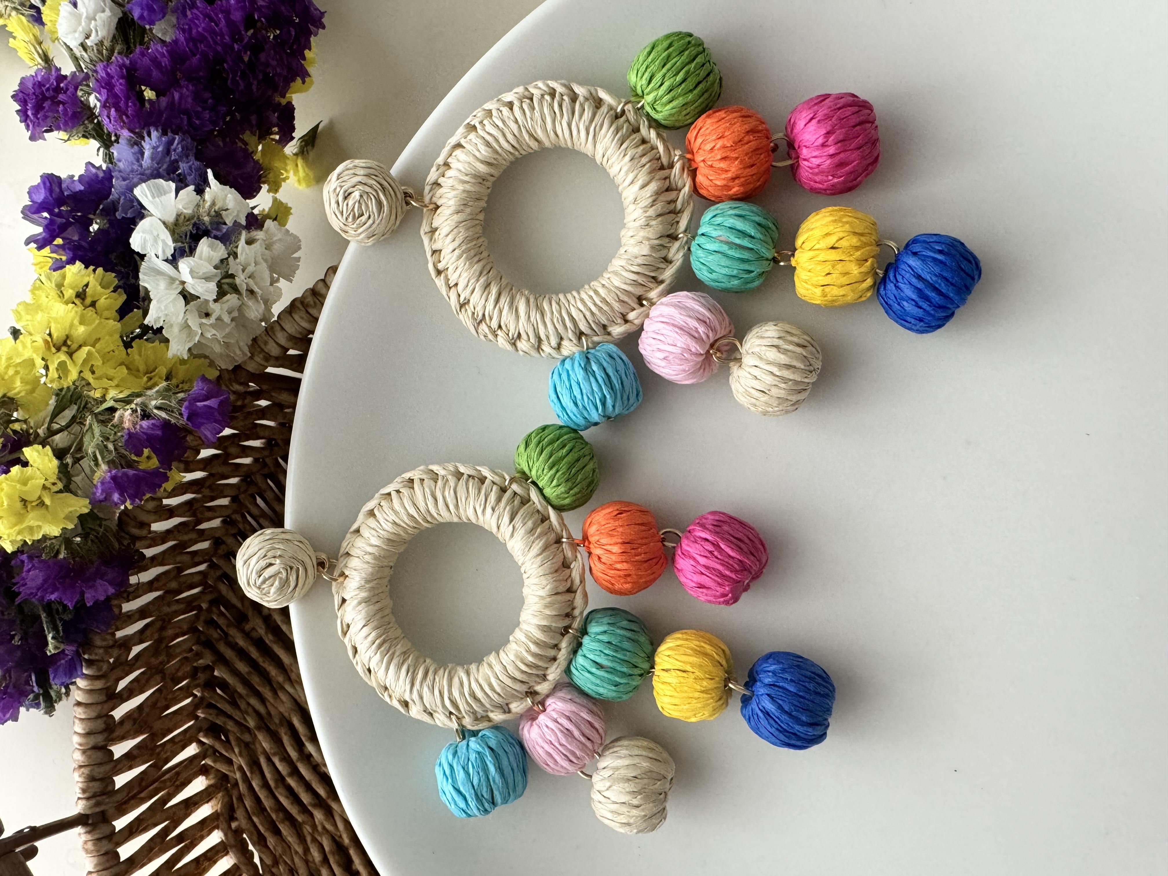 Renkli Topçuklu Hasır Küpe