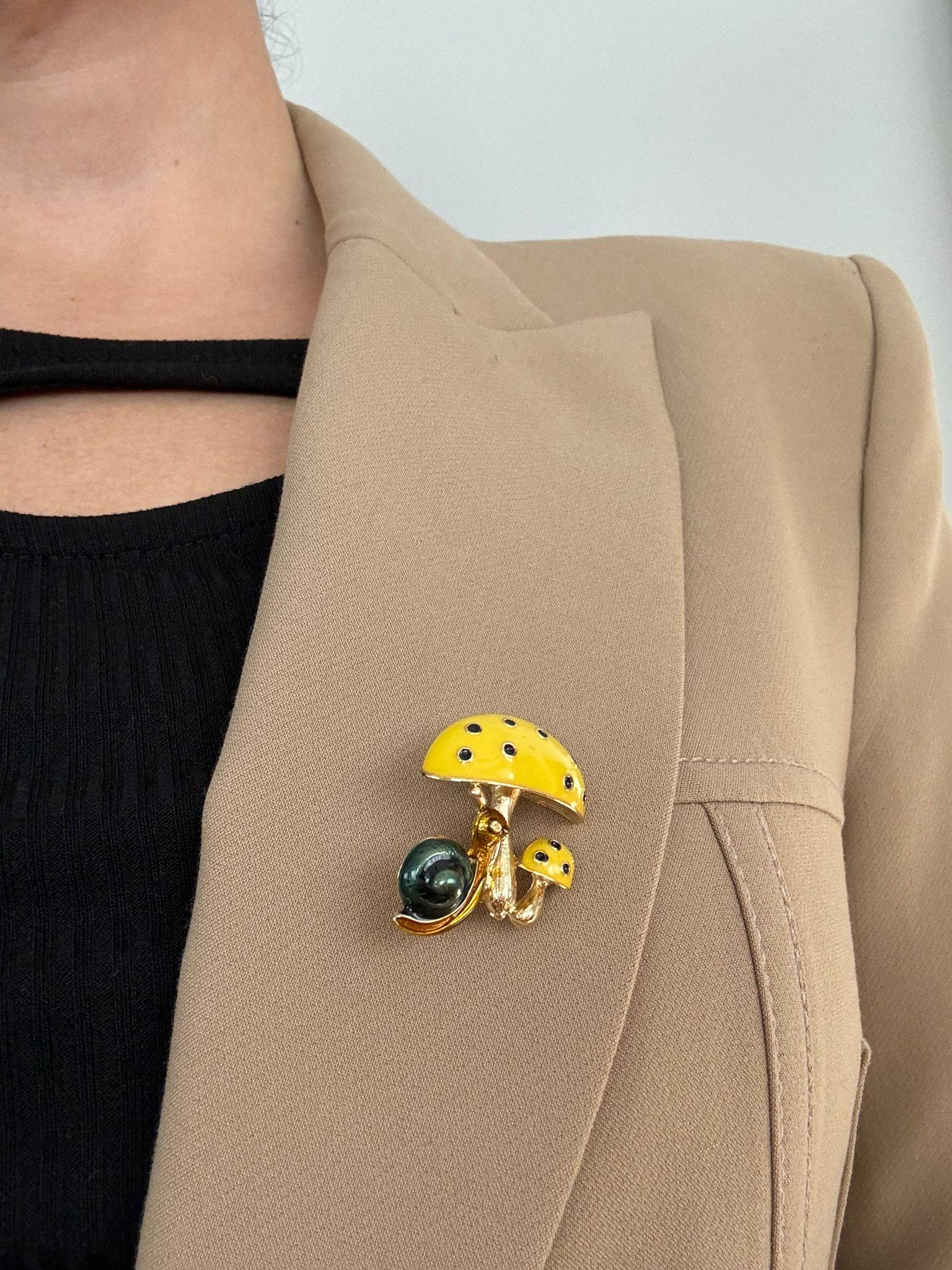 Sevimli Sarı Mantar ve Salyangoz Broş