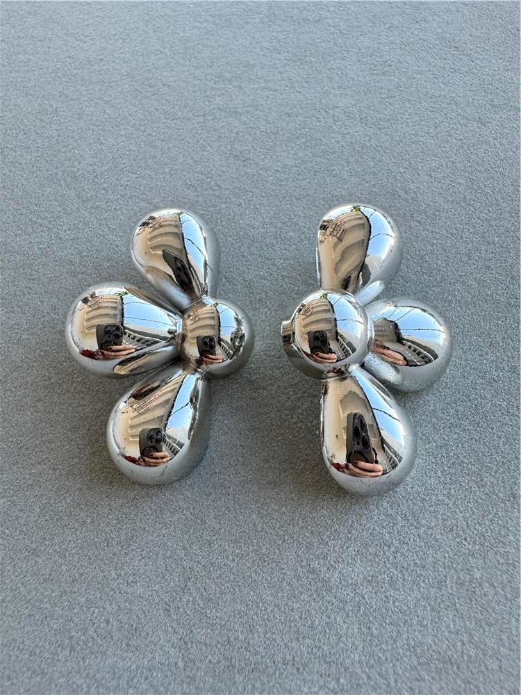 Silver Bombeli Çiçek Küpe