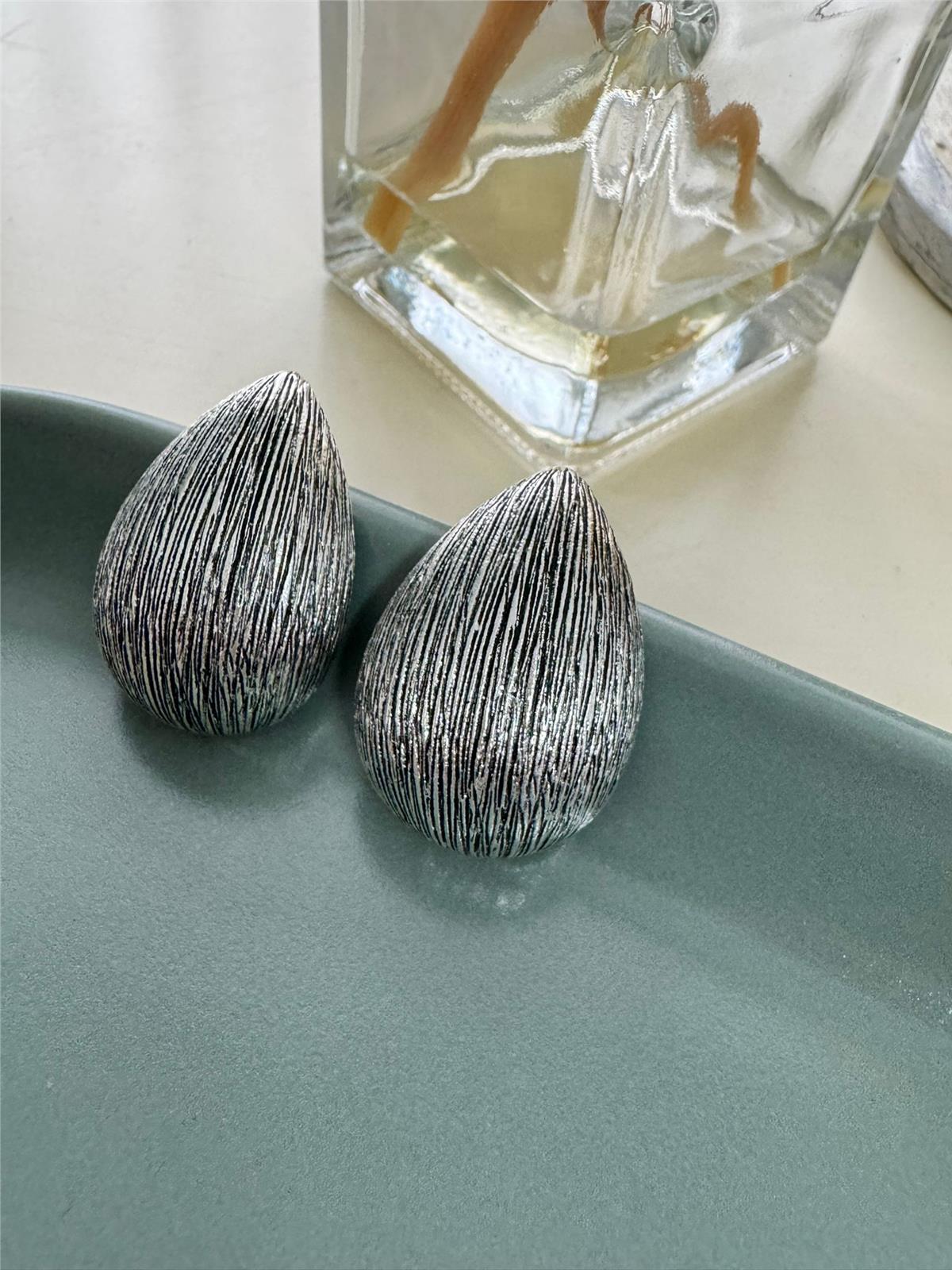 Silver Çizgili Büyük Damla Vintage Küpe