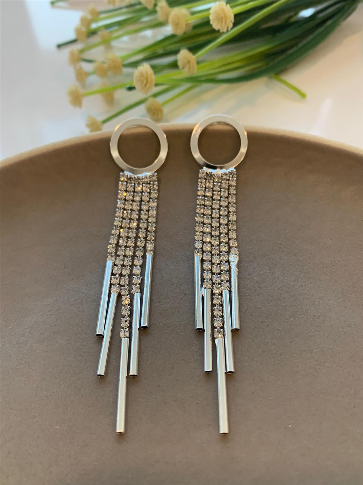 Silver Çubuklu Kristalli Sallantılı Küpe